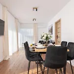 With Mountain View Hrube Wyzne In With Parking & Air Conditioning By Renters * 자코파네