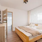 With Mountain View Hrube Wyzne In With Parking & Air Conditioning By Renters