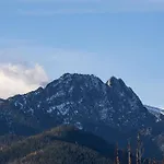 아파트 With Mountain View Hrube Wyzne In With Parking & Air Conditioning By Renters *
