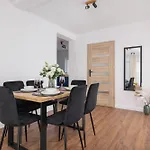 아파트 With Mountain View Hrube Wyzne In With Parking & Air Conditioning By Renters 자코파네