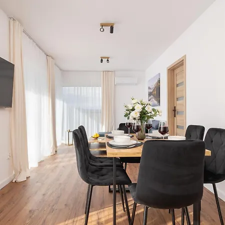 With Mountain View Hrube Wyzne In With Parking & Air Conditioning By Renters * Ζακοπάνε