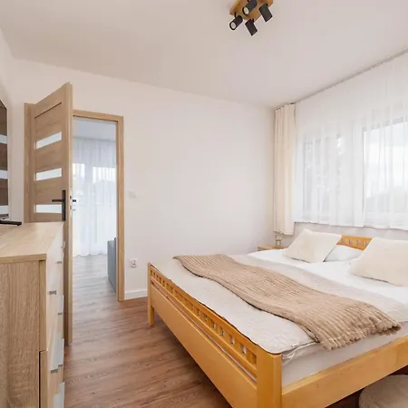 With Mountain View Hrube Wyzne In With Parking & Air Conditioning By Renters