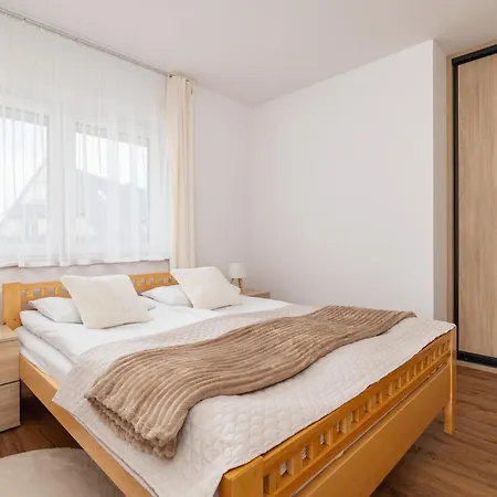 With Mountain View Hrube Wyzne In With Parking & Air Conditioning By Renters 아파트 자코파네