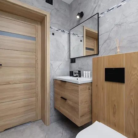 With Mountain View Hrube Wyzne In With Parking & Air Conditioning By Renters * Ζακοπάνε