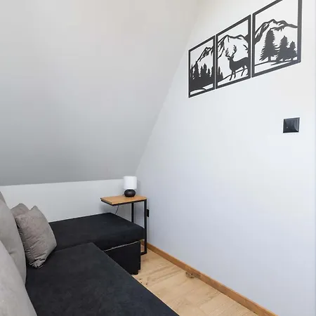 With Mountain View Hrube Wyzne In With Parking & Air Conditioning By Renters