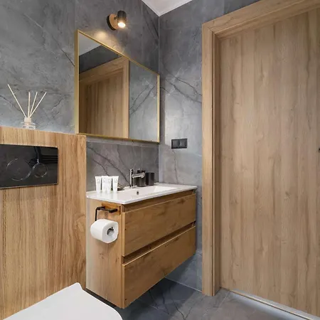 With Mountain View Hrube Wyzne In With Parking & Air Conditioning By Renters * زاكوباني
