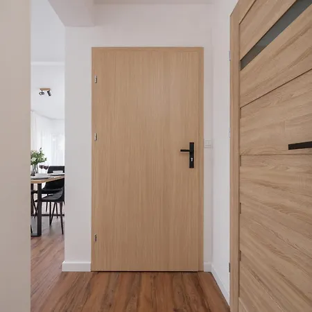 شقة With Mountain View Hrube Wyzne In With Parking & Air Conditioning By Renters زاكوباني